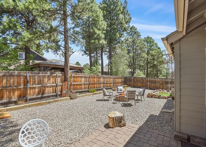 Take Me To The Mountains Game Fire Pit Fenced Yard Dog Friendly Holiday home *